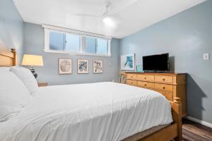 Amazing beachfront condo with deck, patio, & balcony