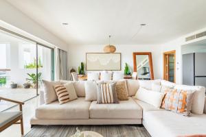 La Amada, Private Terrace Penthouse in Beachfront Complex