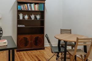 Aquillas Family Room 104 by Mycelia