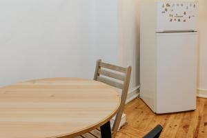 Aquillas Family Room 104 by Mycelia