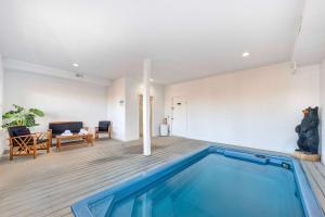 Little Cub Retreat - Private Hot Tub & Indoor Pool