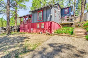 Walk to Downtown Ruidoso Cozy Wooded Retreat
