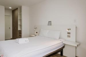 Polished 2BR with Balcony in San Isidro