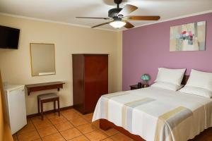 Hotel Puerta del Sol - San Jose Airport