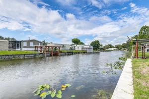 Boat, Fish and Unwind Waterfront Okeechobee Oasis!