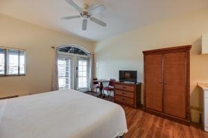 Sunny Naples Escape with Heated Community Pool!