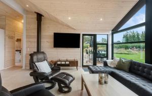 5 Bedroom Cozy Home In Væggerløse