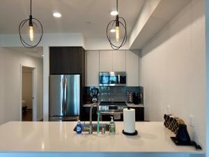 Westwood Penthouse 3 Bedroom 2 Bath w Gym, Balcony, Parking