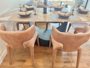 Westwood Penthouse 3 Bedroom 2 Bath w Gym, Balcony, Parking