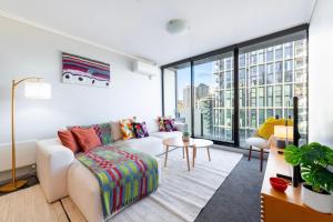 Colourful Comfort 1BR w Pool Gym & Reformer