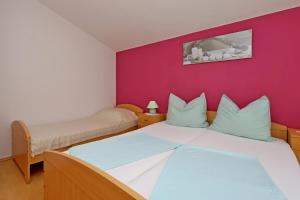 Apartments with parking space Barbat, Rab - 24547