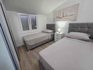 Apartments Ivankovic - Two Bedroom Apartment with Terrace