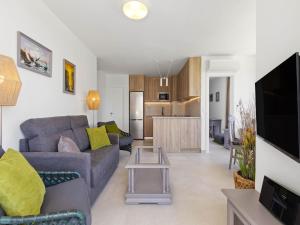 Sunny Apartment near Playamar Beach