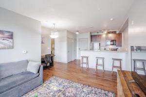 TWO CozySuites at the Banks with Pool 18