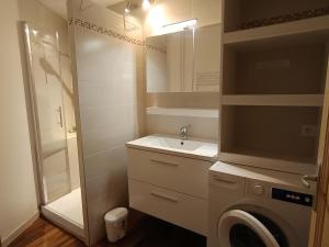 Studio skis aux pieds avec balcon et parking - FR-1-445-200