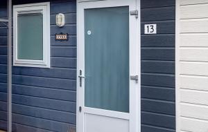 2 Bedroom Lovely Stacaravan In Vorden