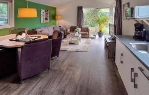 2 Bedroom Lovely Stacaravan In Vorden