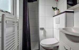 2 Bedroom Lovely Stacaravan In Vorden