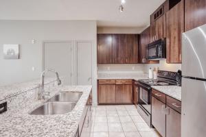 CozySuites at the Banks gym pool 15