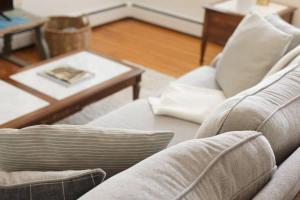 Harbor Walk Charming 4BR Steps to Town & Harbor