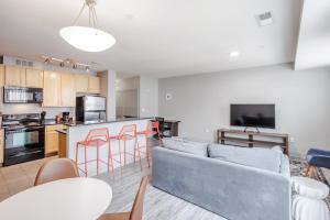 CozySuites at the Banks gym pool 06