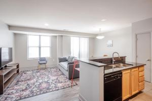 CozySuites at the Banks gym pool 06