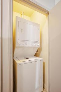 CozySuites at the Banks gym pool 06