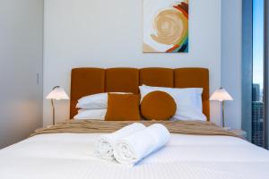 West Side Place CBD 2 Bed w Pool Sauna Gym