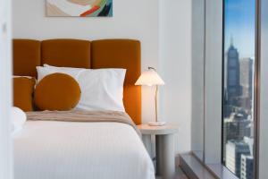 West Side Place CBD 2 Bed w Pool Sauna Gym