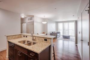 CozySuites at the Banks gym pool 14