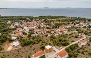 2 Bedroom Gorgeous Apartment In Vir