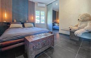 Maisons de vacances Lovely Home In Caveirac : photos des chambres