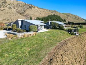 Hurunui River Retreat - Tussock Cottage