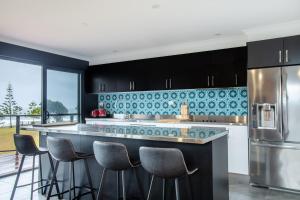 Luxury Beachfront Waves, Sand & Wine Nights