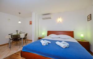 Awesome Apartment In Cres With Wifi