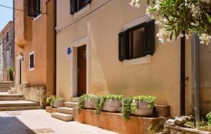 Awesome Apartment In Cres With Wifi