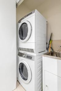 Amazing City Sea & Shrine View in Melbourne