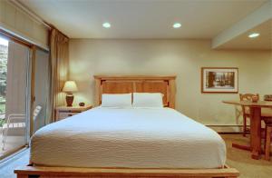 PG G-5 Peregrine condo