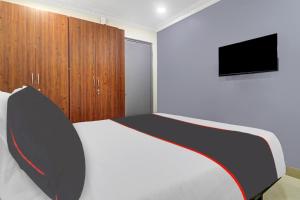 Collection O Sahasra Near Kondapur