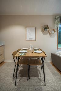 Arctic Snow Lake Mini Lodge