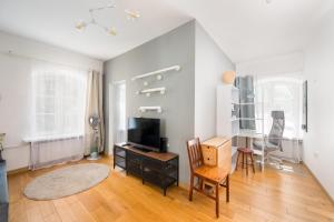 Old Town Bright Apartment by BookingHost