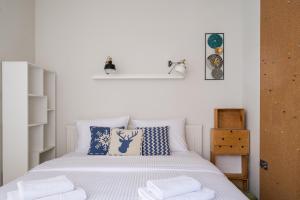 Old Town Bright Apartment by BookingHost