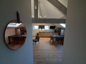 Appartements Les 4 flocons, avec piscine exterieure chauffee a 100m du lac et du centre , wifi, parking, sauna : photos des chambres