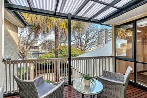Urban Nest - Peaceful Parkside Retreat in the CBD