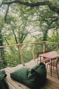 La Cabanoun, cabane perchée vue lac