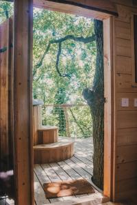 La Cabanoun, cabane perchée vue lac