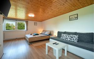 2 Bedroom Cozy Home In Duga Resa