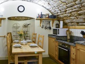 Braidwood Castle - Uk10672