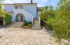 1 Bedroom Nice Apartment In Malinska