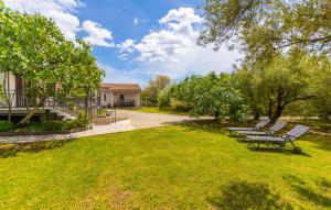 3 Bedroom Lovely Apartment In Malinska 